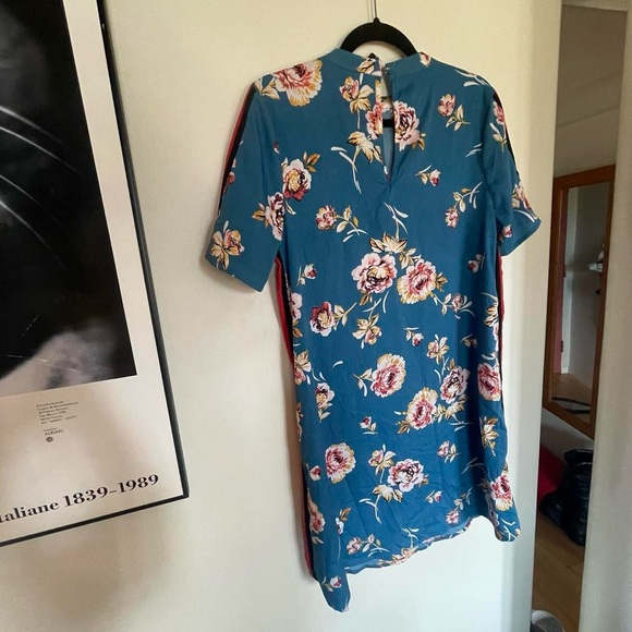 Influence floral short sleeve shift dress - Picture 3 of 4